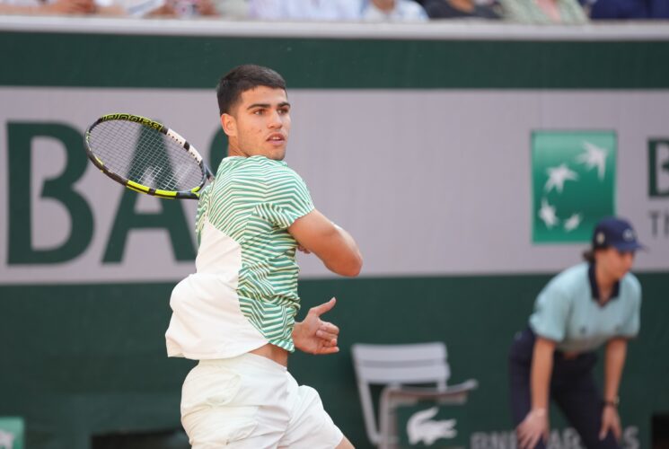 Roland Garros: World No.1 Carlos Alcaraz Opens Campaign with Victory Over Flavio Cobolli