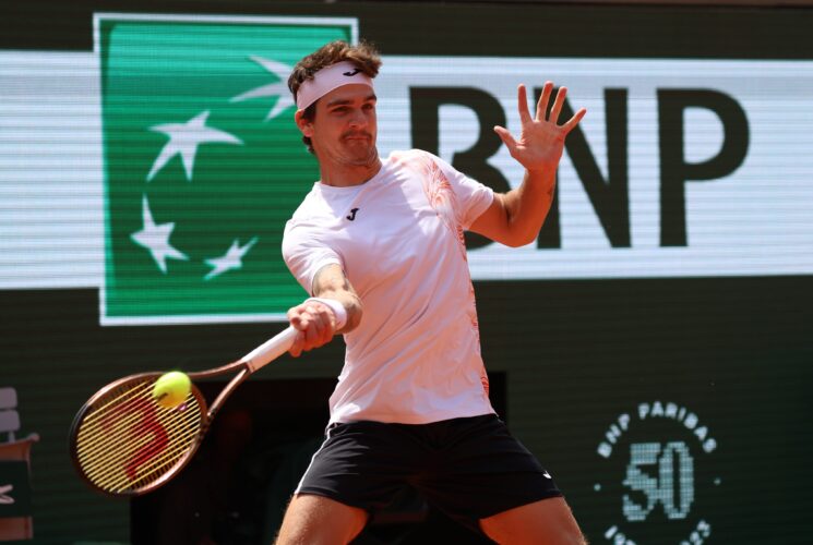 Roland Garros: Seyboth Wild Upsets Daniil Medvedev, books place in round two