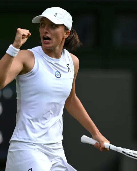 Swiatek saves match points to beat Bencic; into first Wimbledon quarterfinal