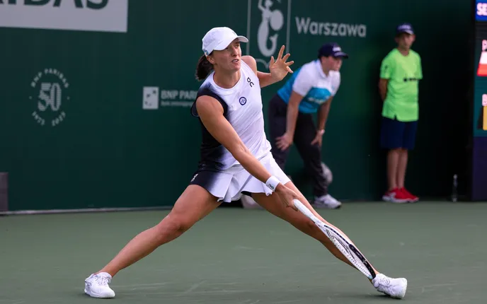 Swiatek Advances To Warsaw Final After Dealing With Another Delay