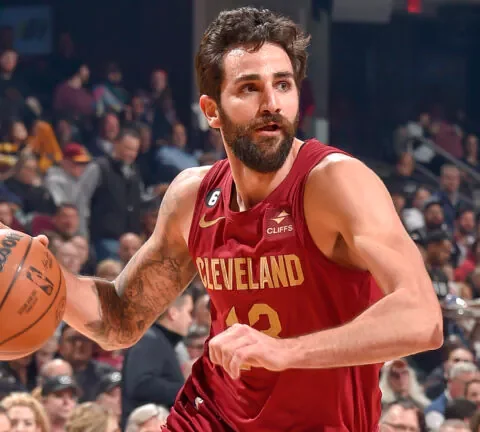 Ricky Rubio pauses his basketball game due to mental health.