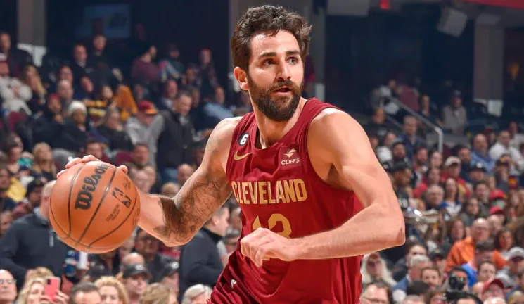 Ricky Rubio pauses his basketball game due to mental health.