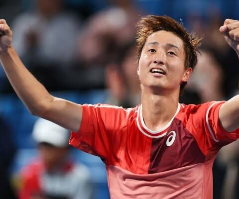 Shintaro Mochizuki defeats Taylor Fritz in Tokyo to reach last four