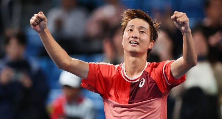 Shintaro Mochizuki defeats Taylor Fritz in Tokyo to reach last four