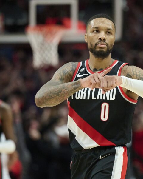 Damian Lillard scores 40 to reach 20,000-point milestone.