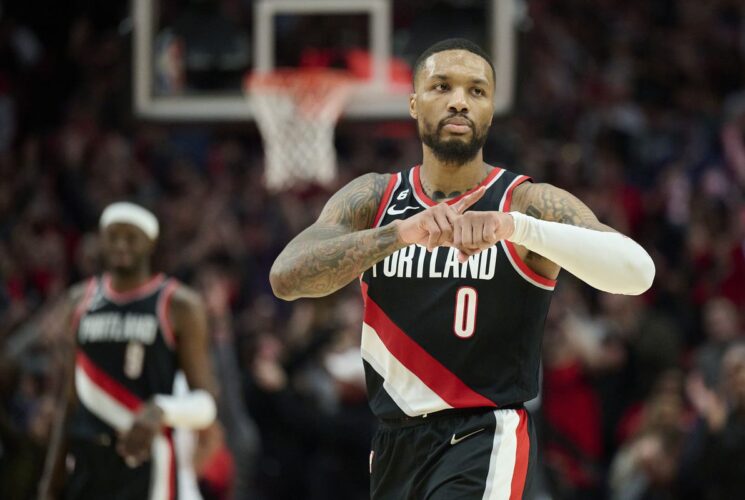 Damian Lillard scores 40 to reach 20,000-point milestone.