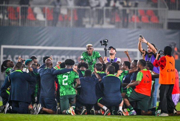 Saka, Ferdinand celebrates with Nigeria after dramatic semi-final win 