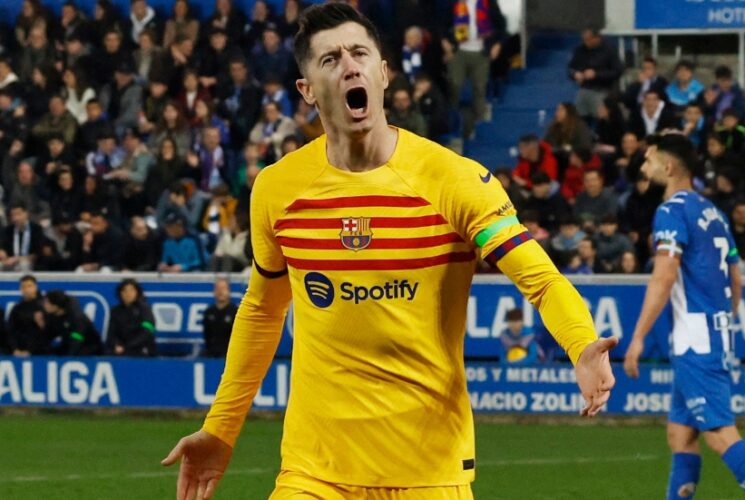 Lewandowski’s double earns Barcelona narrow 2-1 win over Celta Vigo 