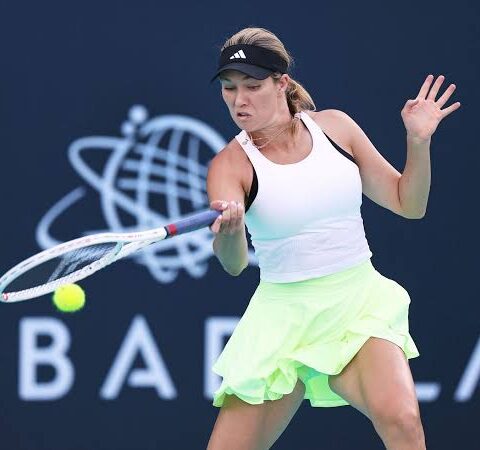 Collins defeats Osaka to contend with Rybakina in round two