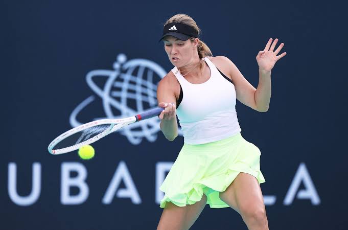 Collins defeats Osaka to contend with Rybakina in round two