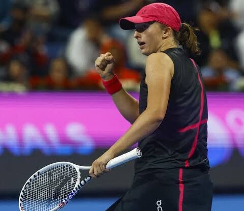 Iga Swiatek moves past Sloane Stephens in Dubai opener