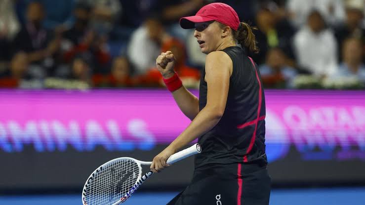 Iga Swiatek moves past Sloane Stephens in Dubai opener