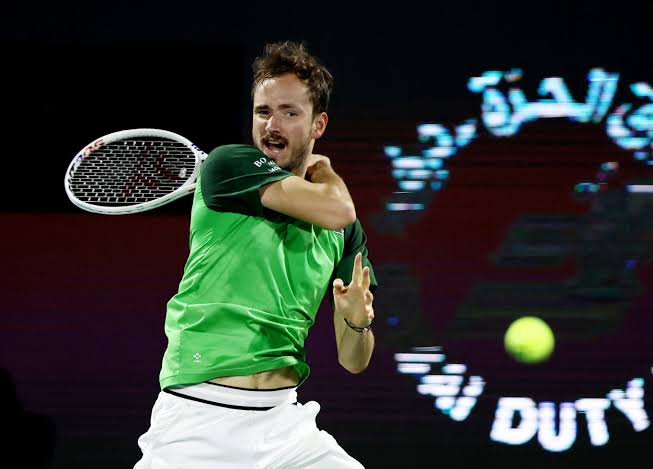 Medvedev Overcomes Musetti, move into last eight