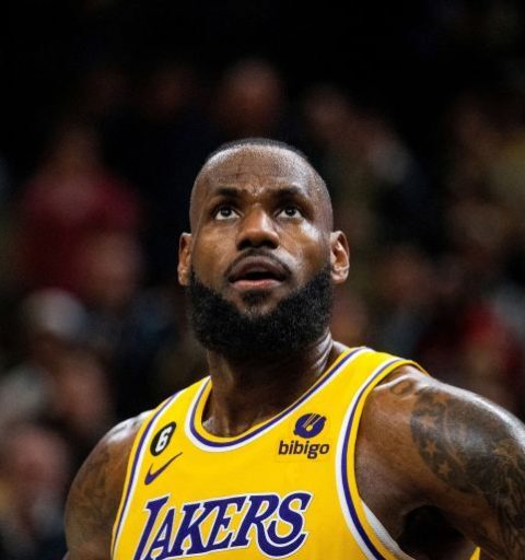 LeBron James becomes first NBA player with 40,000 points