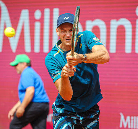 Estoril Open: Hurkacz, Ruud advance in Portugal