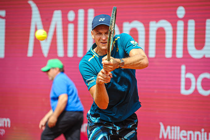 Estoril Open: Hurkacz, Ruud advance in Portugal