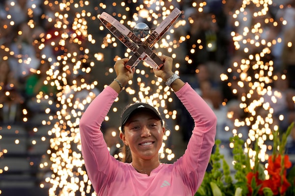 Pegula lifts consecutive crown, third WTA 1000 title in Toronto