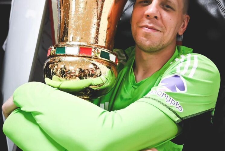 Wojciech Szczesny retires from professional football