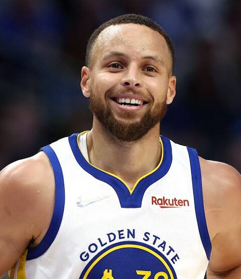 Curry extends contract with Warriors