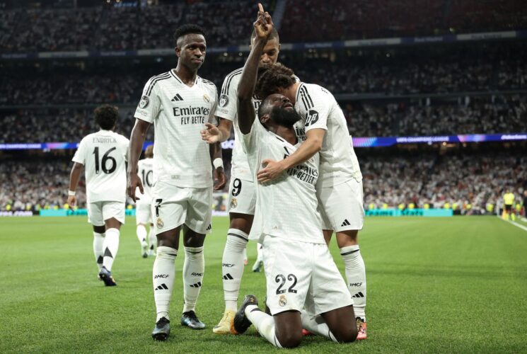 Real Madrid wins it late to begin UCL title defence