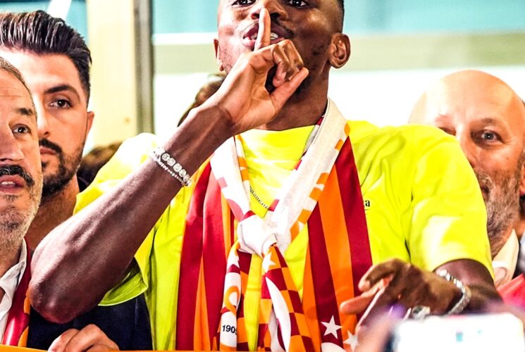 Oshimen saga: Nigerian signs for Galatasaray, receives massive welcome from fans, backed by Nigerian players