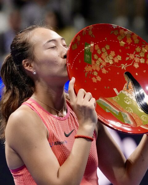 Zheng beats Kenin to win third title of the season