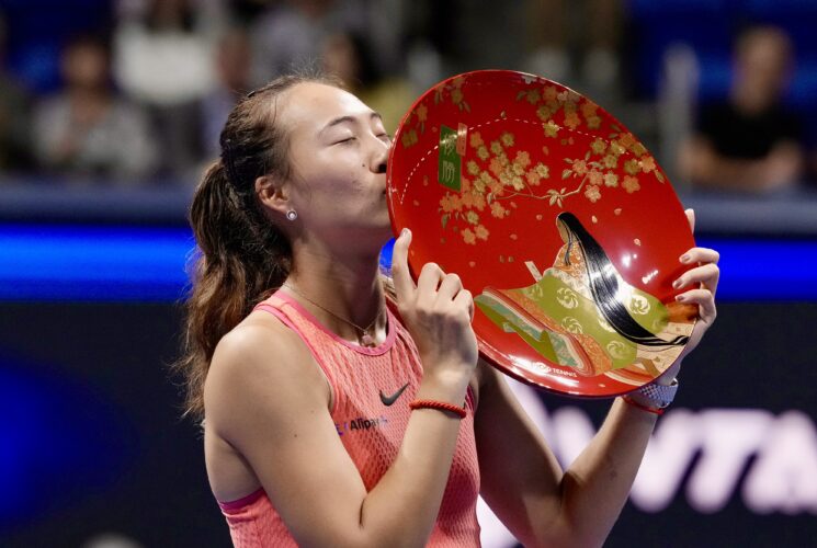 Zheng beats Kenin to win third title of the season