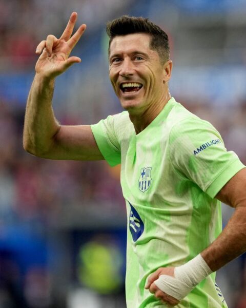 Lewandowski nets hat-trick as Barca returns to winning ways in La Liga