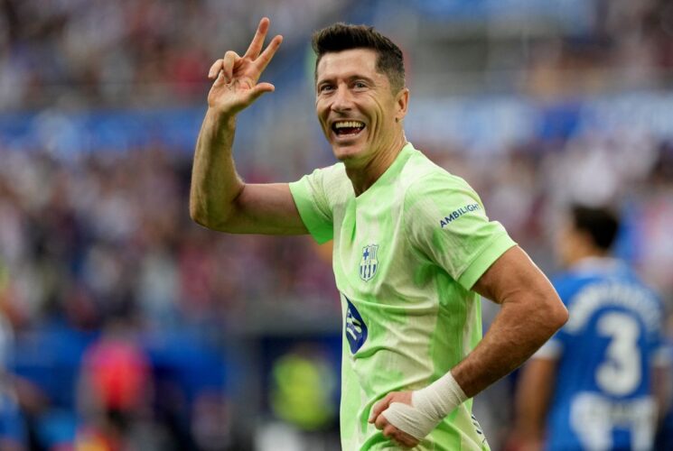 Lewandowski nets hat-trick as Barca returns to winning ways in La Liga