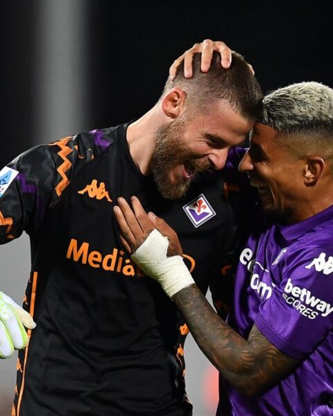 De Gea saves two penalties in Fiorentina’s dramatic triumph over Milan