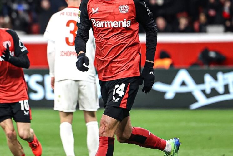 Schick hits hat-trick as Leverkusen end winless run in emphatic fashion 