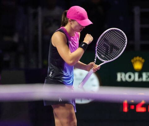 WTA Finals: Swiatek begins her title defence with a comeback victory