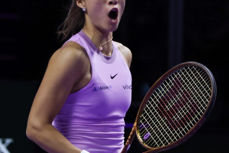 WTA Finals: Zheng clinch maiden victory, first against Rybakina