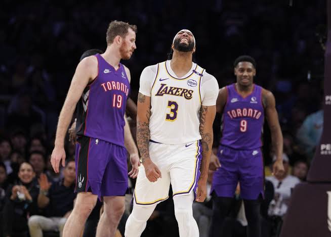 Los Angeles Lakers’ Anthony Davis Sidelined with Eye Injury Against Raptors.