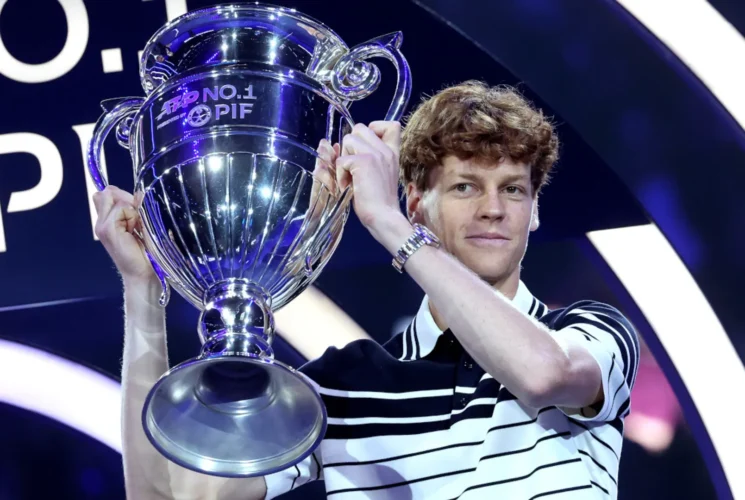 Sinner receives Year-end ATP World No.1 title, celebrate with family