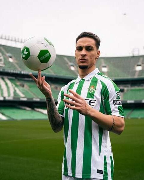 Real Betis signs Antony on loan from Man Utd