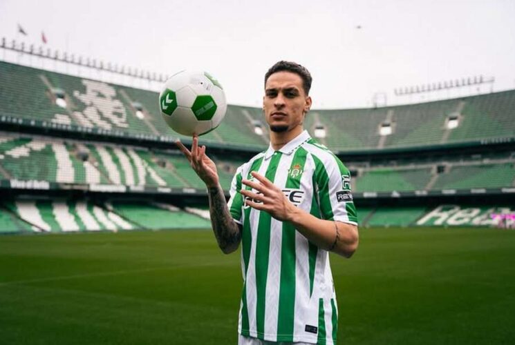 Real Betis signs Antony on loan from Man Utd