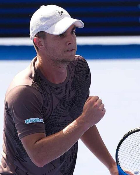 Kecmanovic overturns setback to lift Delray Beach Open title in Florida