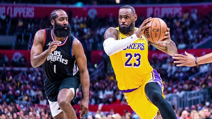 Lebron Leads Lakers to Thrashing Win Over Clippers