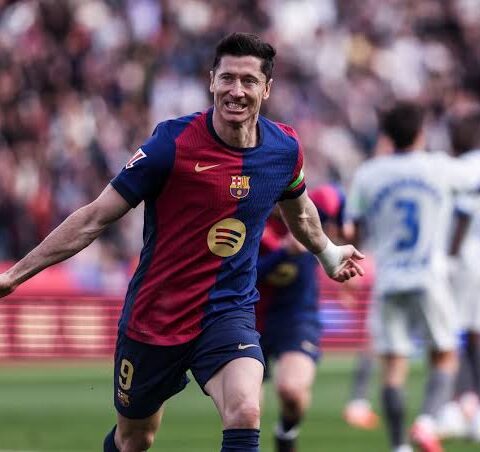 Lewandowski secures win for Barca, closes gap on Madrid