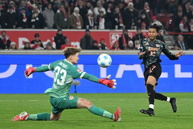 Bayern moves 11 points clear in comeback victory