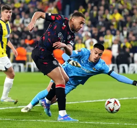 Rangers stuns Fenerbahce in UEL last-16 first leg