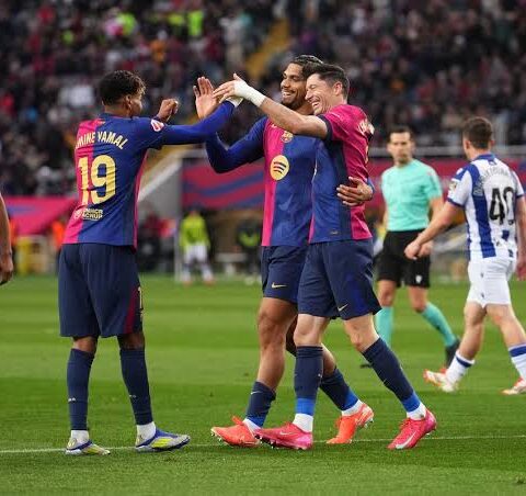 Barca thrash Sociedad, reclaims La Liga top spot