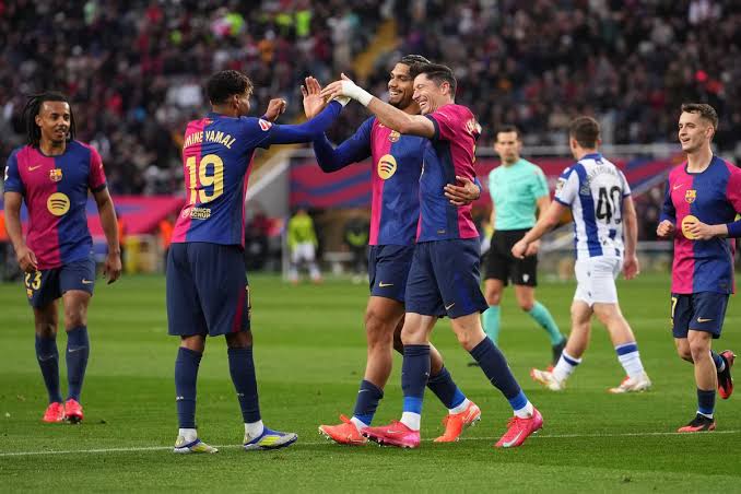 Barca thrash Sociedad, reclaims La Liga top spot