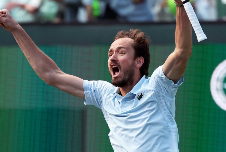 Medvedev reach semi finals at Indian Wells after battling past Fils