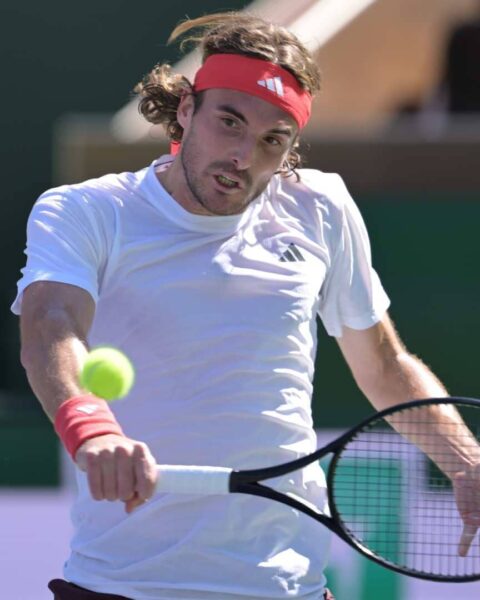 Tsitsipas extends unbeaten streak to seven games at Indian Wells, Fils advances